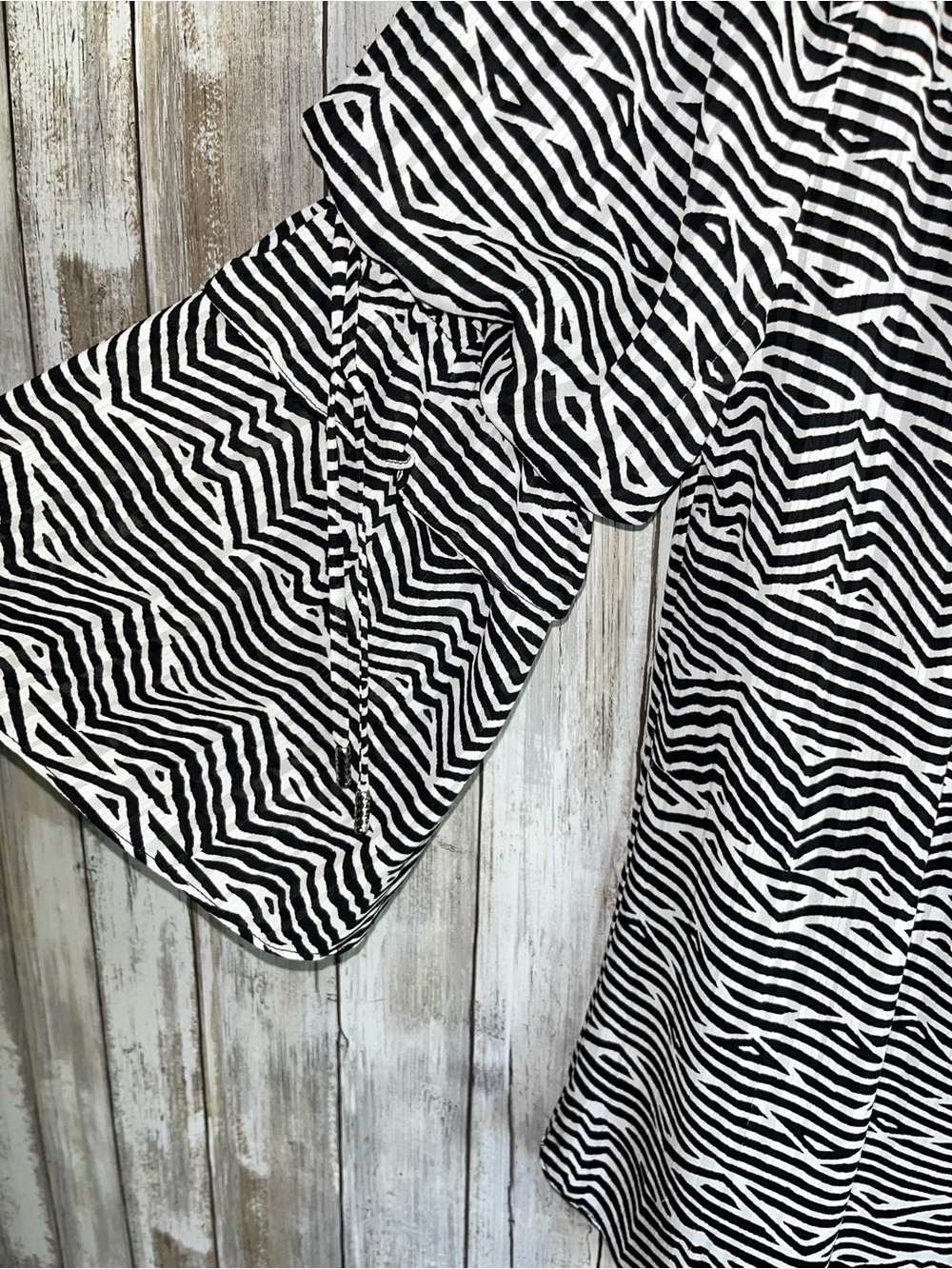 White House Black Market Off Shoulder Zebra Print Top S NWT Flowy Blouse - Picture 4 of 6
